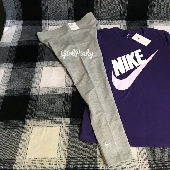 NIKE WOMENS LIGHT GREY LEGGINGS OUTFIT & PURPLE SHORT SLEEVE LOGO TEE IN MEDIUM - Picture 5 of 11